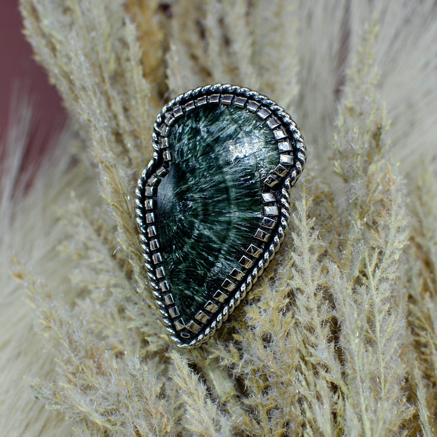Seraphinite Arrowhead Ring