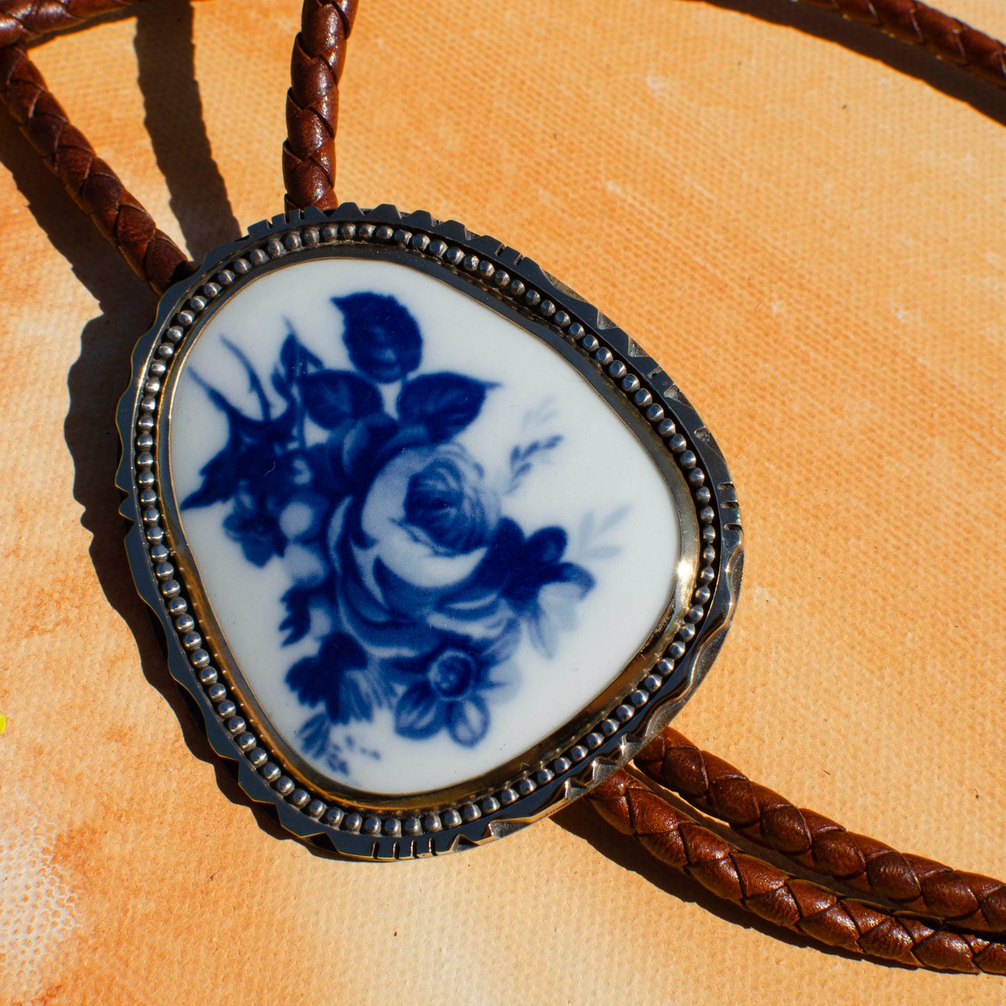 Perisian Porcleain Western Bolo Tie