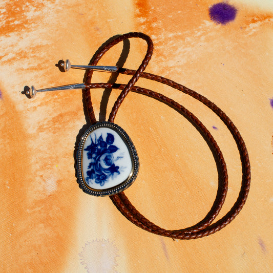 Perisian Porcleain Western Bolo Tie